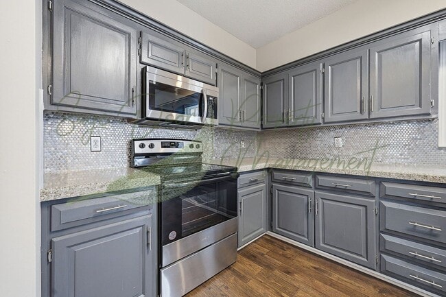 Building Photo - BEAUTIFUL HOME AVAILABLE NOW!!