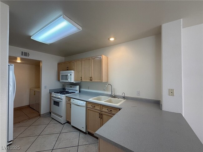 Building Photo - 9639 Silver City Dr