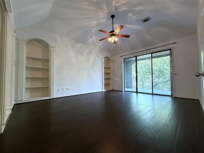 Building Photo - 118 Detering St