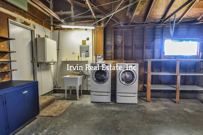 Building Photo - Nice 4 Bedroom Rancher