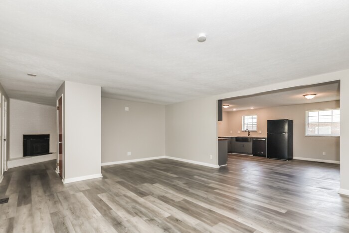 Building Photo - 4361 Hillcrest Dr