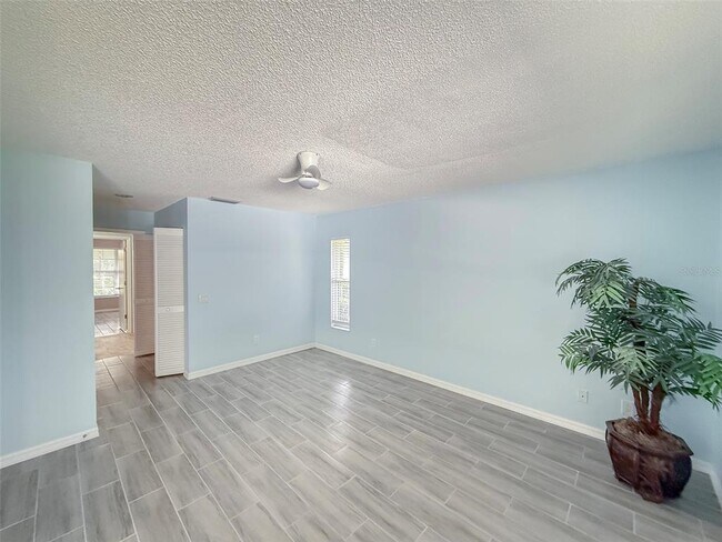 Building Photo - 5708 Garden Lakes Fern