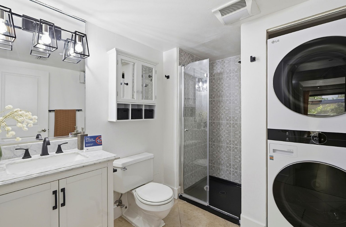 Guest Bathroom (LG washer/dryer) - 500 N St