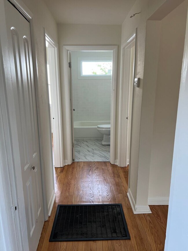 Building Photo - Newly renovated 2bed 2bath for rent!