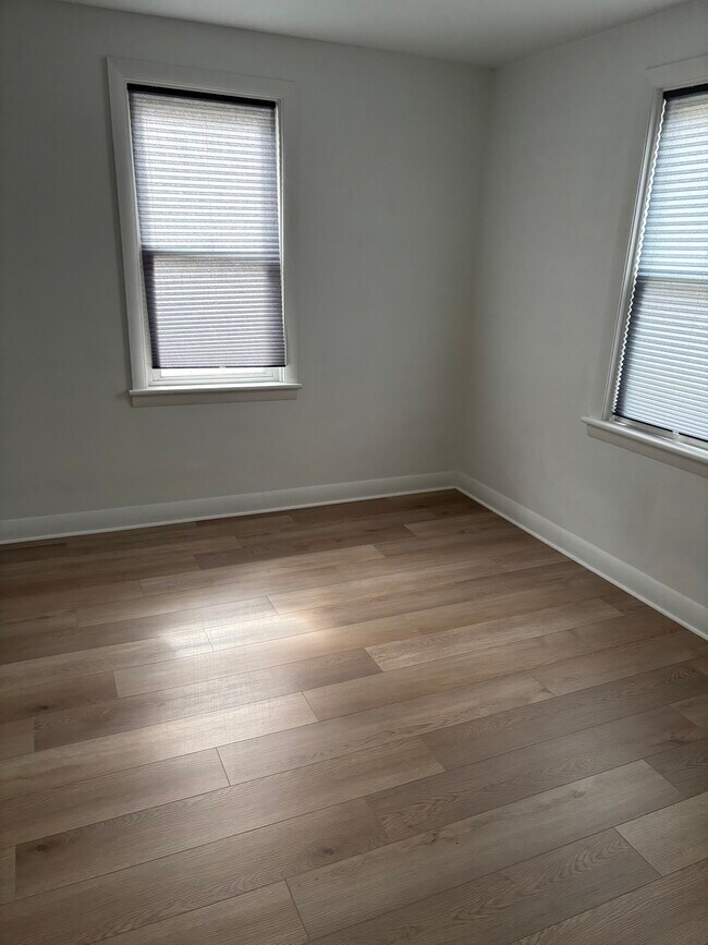 Building Photo - 210 Division St