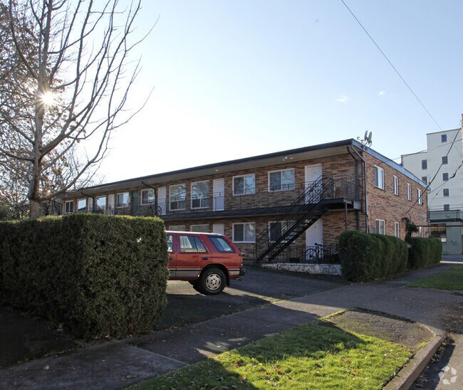 Primary Photo - 130 NE 17th Ave