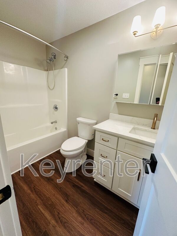 Building Photo - 5330 Blue Star Dr