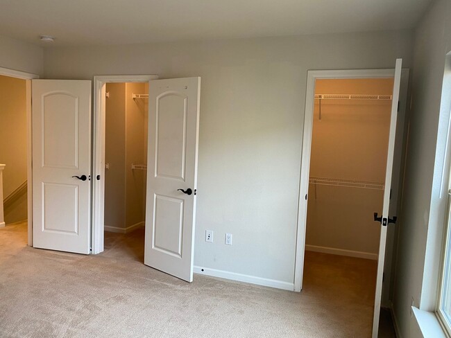 Building Photo - Large garage with attached spacious 2 bedroom townhome