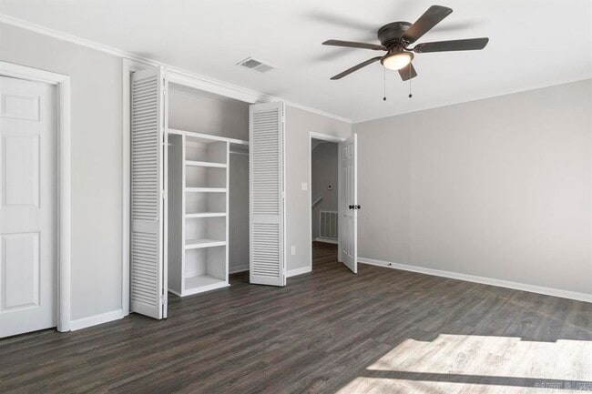 Building Photo - 2014 W Lakeview