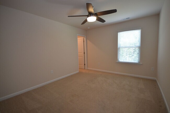 Building Photo - 904 Cozy Oak Ave