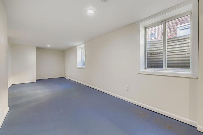 Building Photo - 1683 Minnehaha Ave E