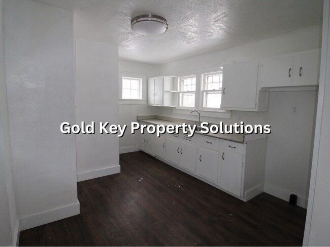 Building Photo - MUNCIE 3 BR 1 BA House with New Appliances and Garage (SECTION 8 APPROVED)