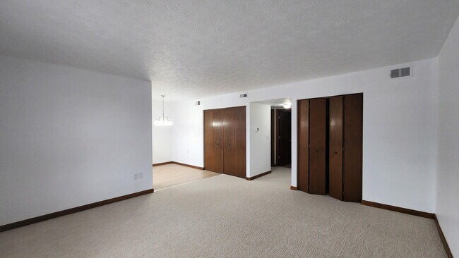 Building Photo - 304 Remington Ct