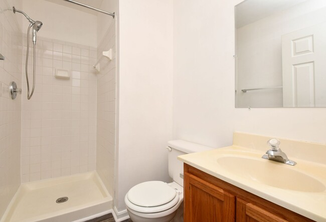 Building Photo - BEAUTIFUL TOWNHOME FOR RENT