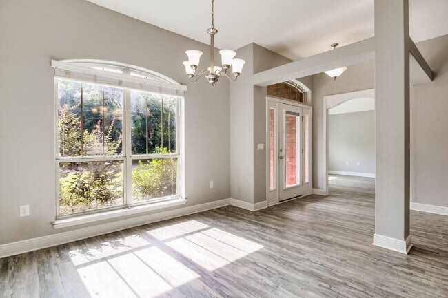 Building Photo - Spacious 4-Bedroom / 3 Bathroom + Office c...