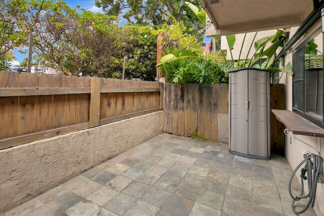 Building Photo - Stunning Bay Ho Townhome with Resort-Style...