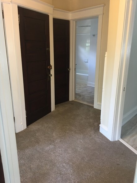 Foyer with large closet - 317 Richey Ave