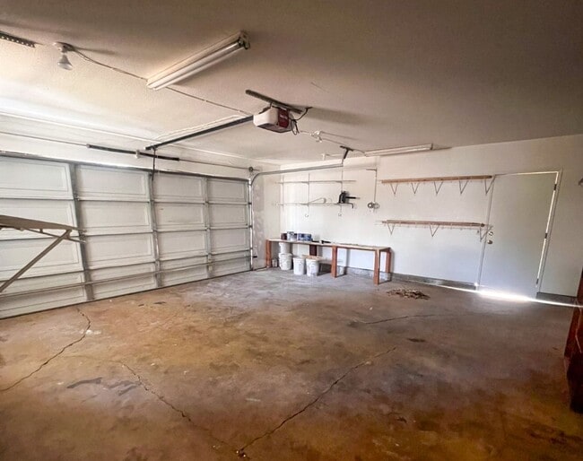 Building Photo - MOVE IN SPECIAL $500 off of first months rent!!