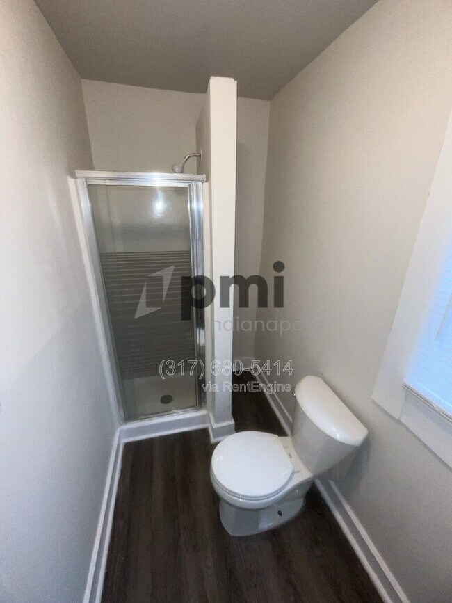 Building Photo - 2422 E Adams St