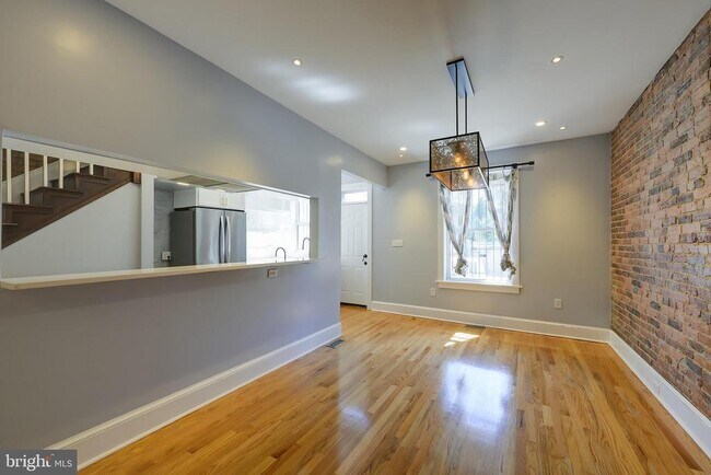 Building Photo - 1123 7th St NE