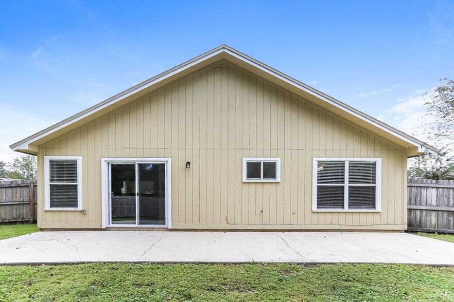 Building Photo - 7859 Collins Ridge Blvd E