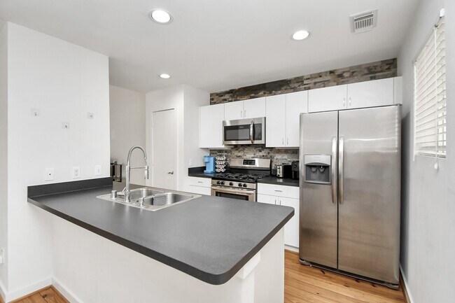 Building Photo - 1806 Drew St