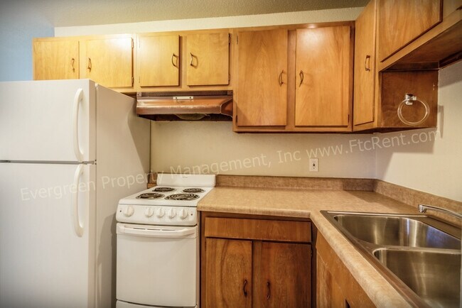 Building Photo - 1301 Burton Ct