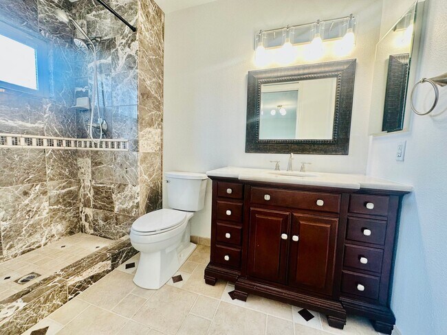 Building Photo - Exceptional Home with Pool and Raquet Club...