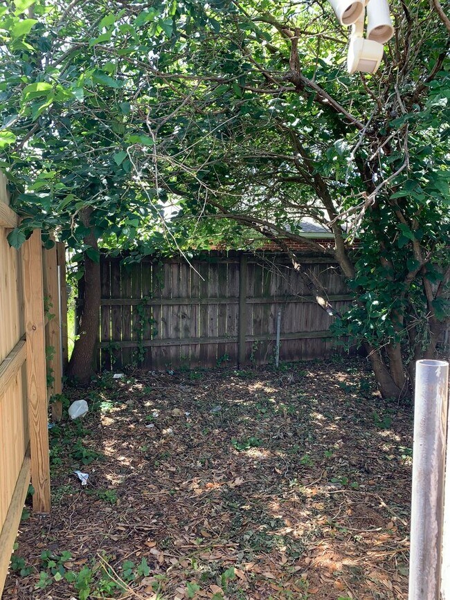 Building Photo - 8710 Dinkins St