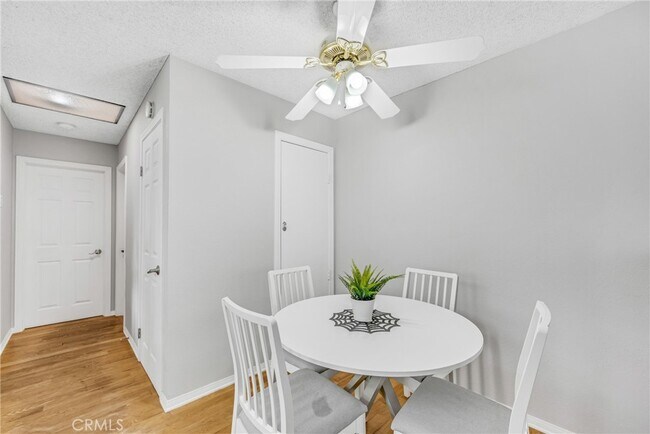 Building Photo - 878 W Sierra Madre Ave