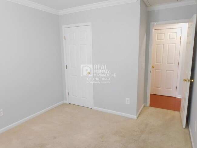 Building Photo - 3 Bed / 2 Bath Home Near UNCG