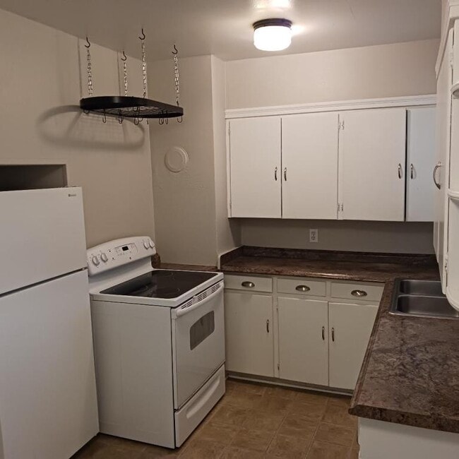 Building Photo - 1540 SW Umatilla St