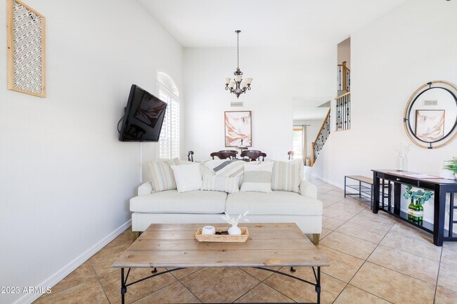 Building Photo - 1431 E Century Ave