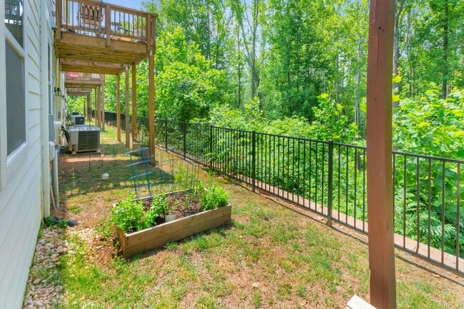 Building Photo - 151 Longwood Dr