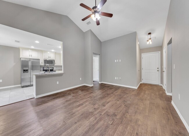 Building Photo - 129 Fairway Dr