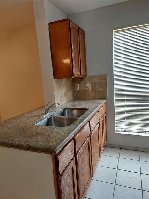 Building Photo - 3900 Woodchase Dr