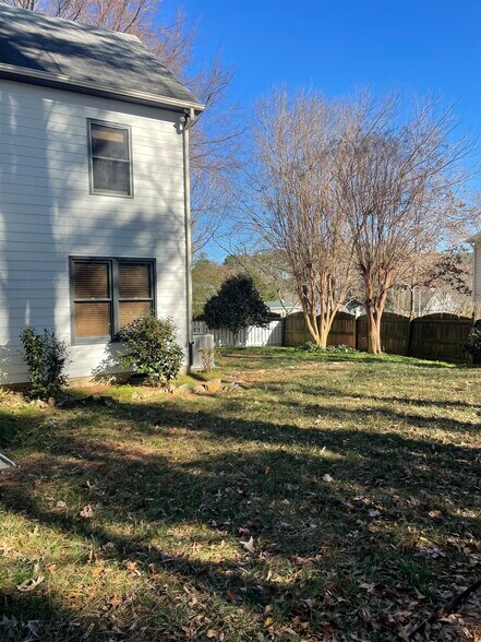 Building Photo - 705 Cash St