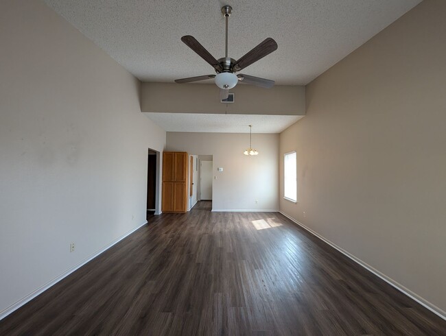 Building Photo - LOCATION!! On Wood Rd -Off Landa  / Fridge / Covered Back Patio / No Carpet / NBISD