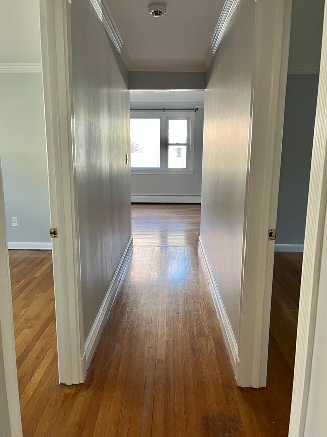 Building Photo - 265 Sylvan St