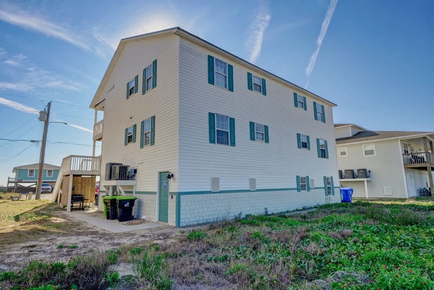 Building Photo - 237 Sea Shore Dr