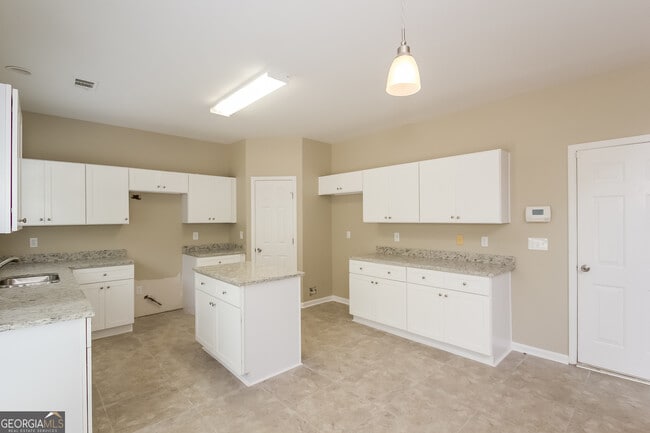 Building Photo - 3180 Elmendorf Dr NW