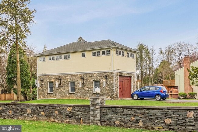 Building Photo - 217 N Providence Rd