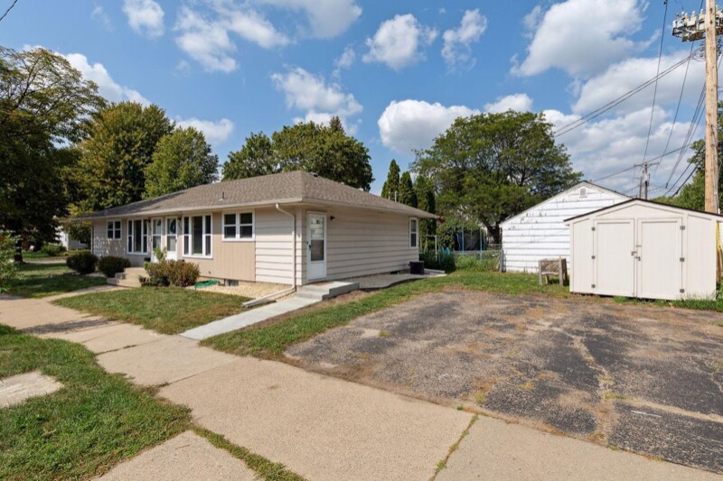 Building Photo - 2104-2106 E 58th St