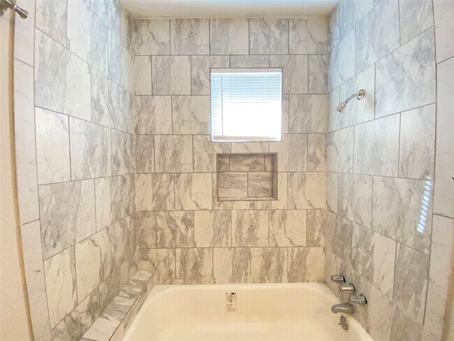 Building Photo - 410 Woolworth St