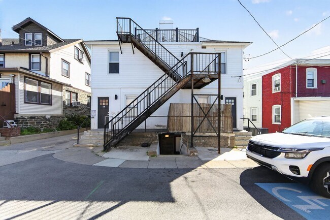 Building Photo - 324-326 Darby Rd-3R