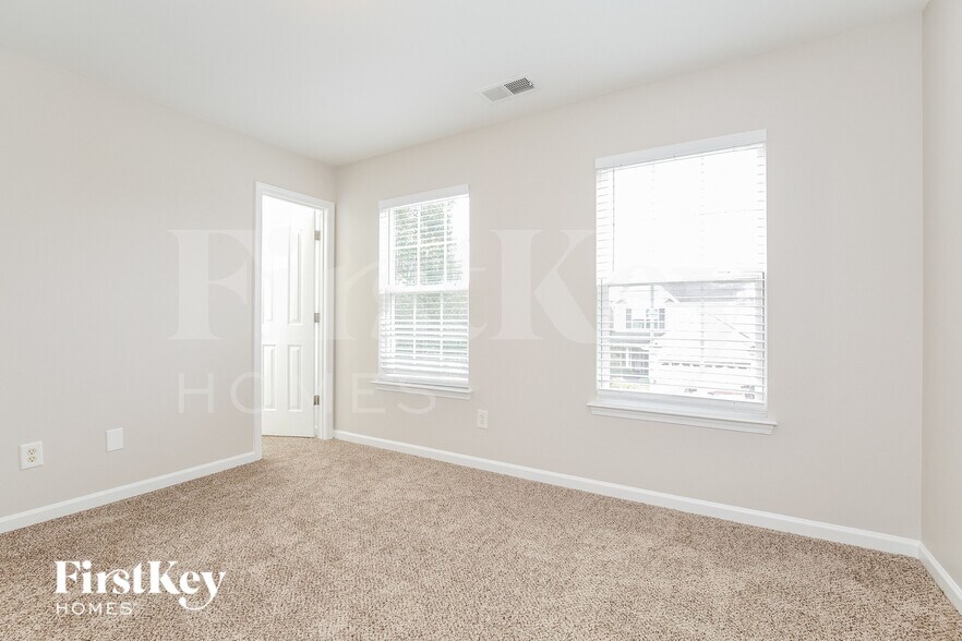 Building Photo - 3969 Creekmoore Dr