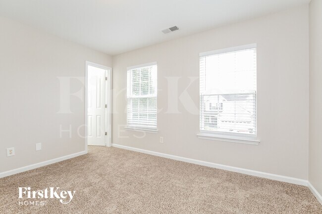 Building Photo - 3969 Creekmoore Dr