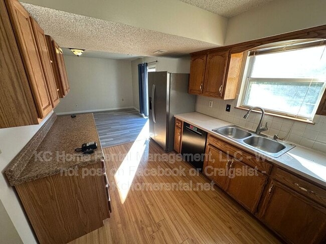 Building Photo - 766 Spring Cir