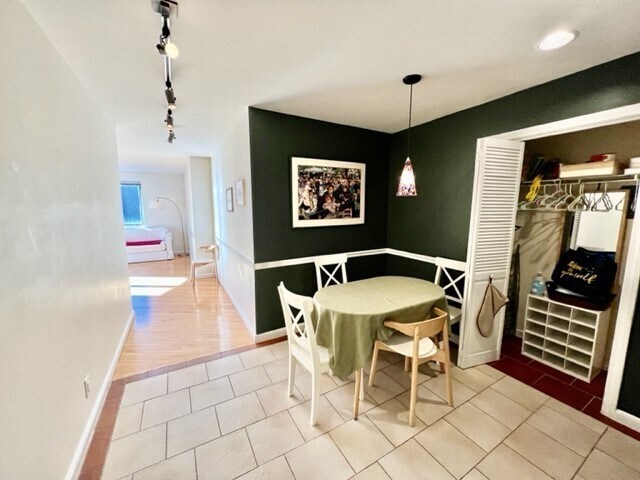 Building Photo - 19 Wiget St