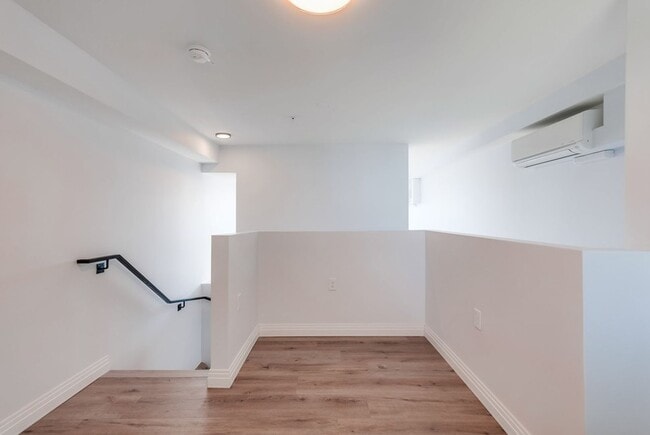Building Photo - Prime Koreatown Brand New 2 Story Loft Style Unit! 6 Weeks Free Rent Concession